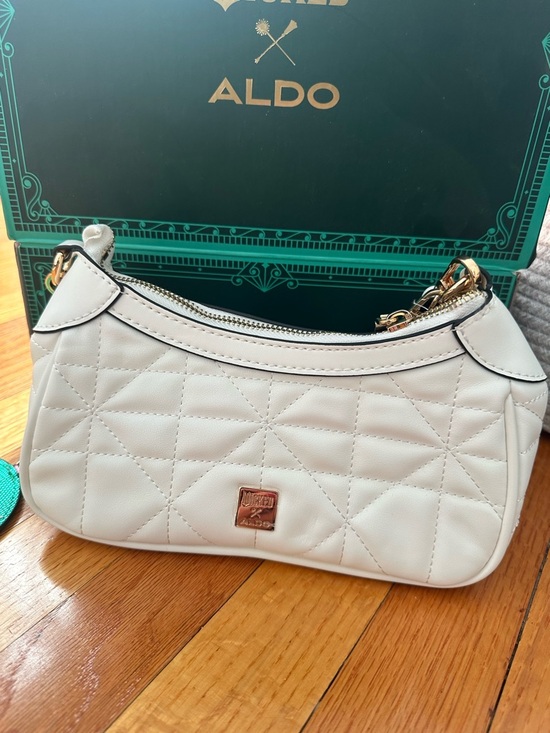 Wicked x Aldo White Quilted Shoulder Bag with Green Stripe and Gold Charm Chain - Picture 4 of 9